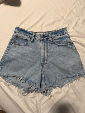 Abercrombie & Fitch The 90’s Relaxed Cutoff Shorts - high rise
